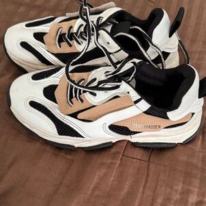 Steve Madden Black and Cream Athletic Shoes